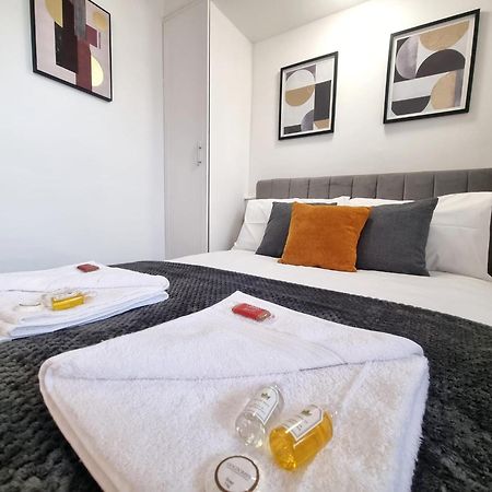 Cosy Apartment Nearby Train Station! วัตฟอร์ด ภายนอก รูปภาพ
