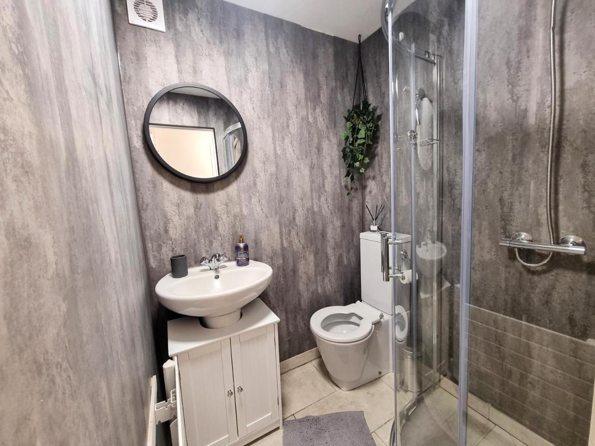 Cosy Apartment Nearby Train Station! วัตฟอร์ด ภายนอก รูปภาพ